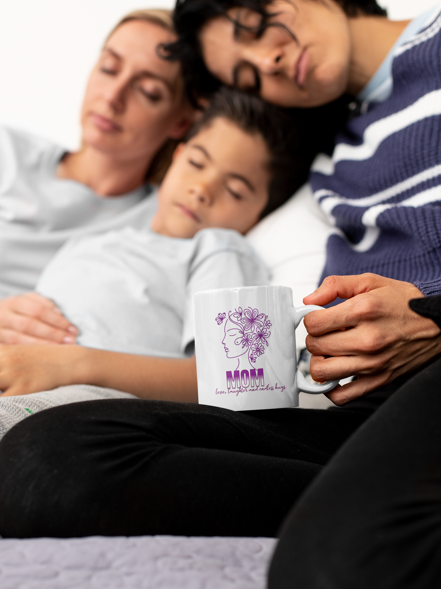 "Amor de mamá: abraza la alegría con nuestra taza de abrazos sin fin"