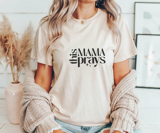 Camiseta 'This Mama Pray': Celebra el Poder de la Fe Materna.