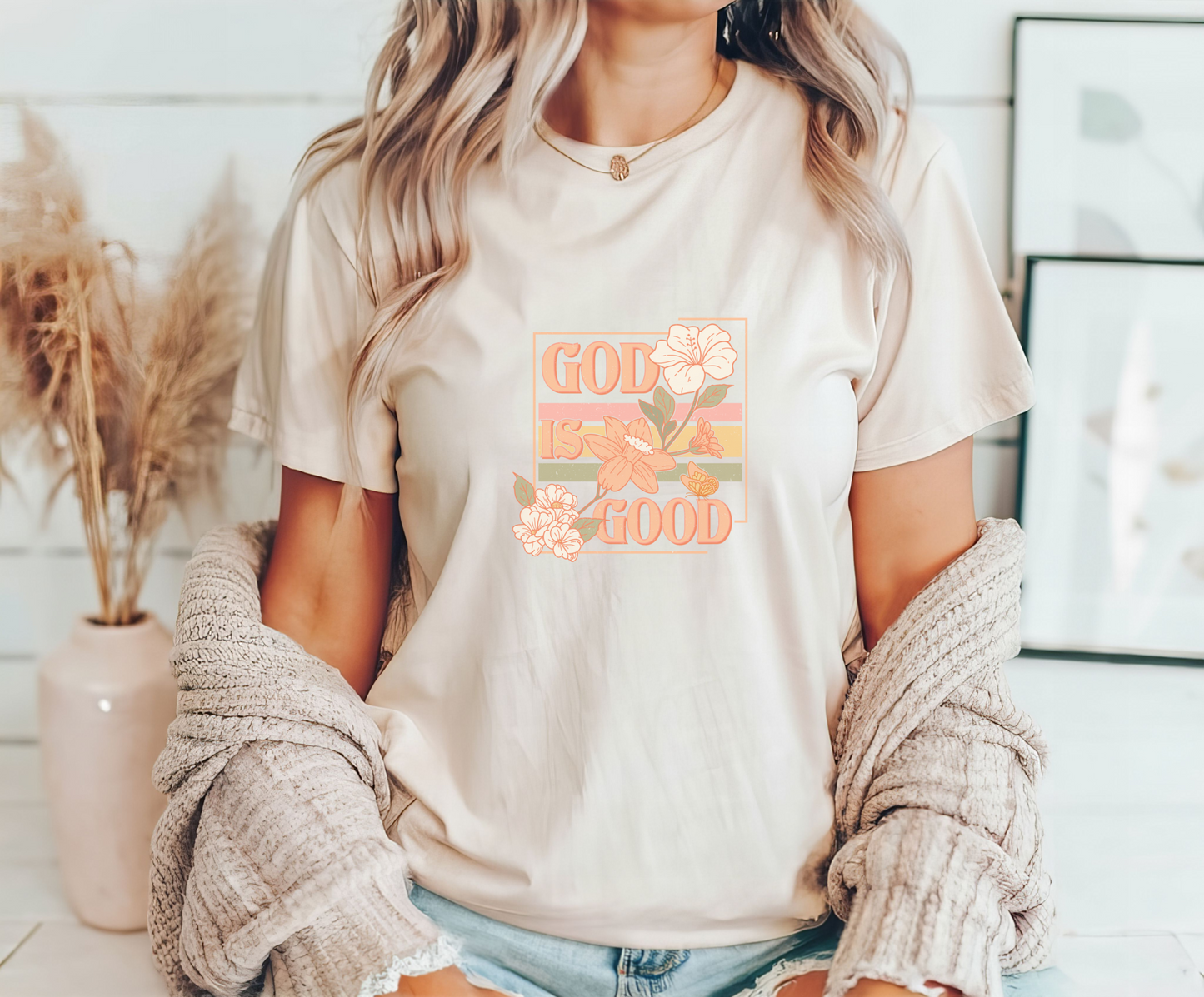 Haz una Declaración de Fe con Nuestro T-shirt 'God is Good'