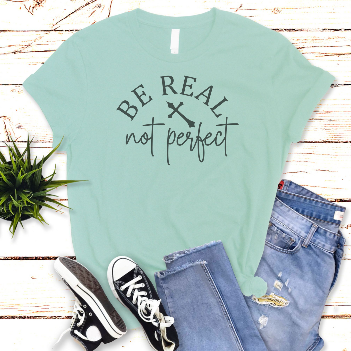 "Deja que tu autenticidad brille con nuestra camiseta 'Be Real, Not Perfect!