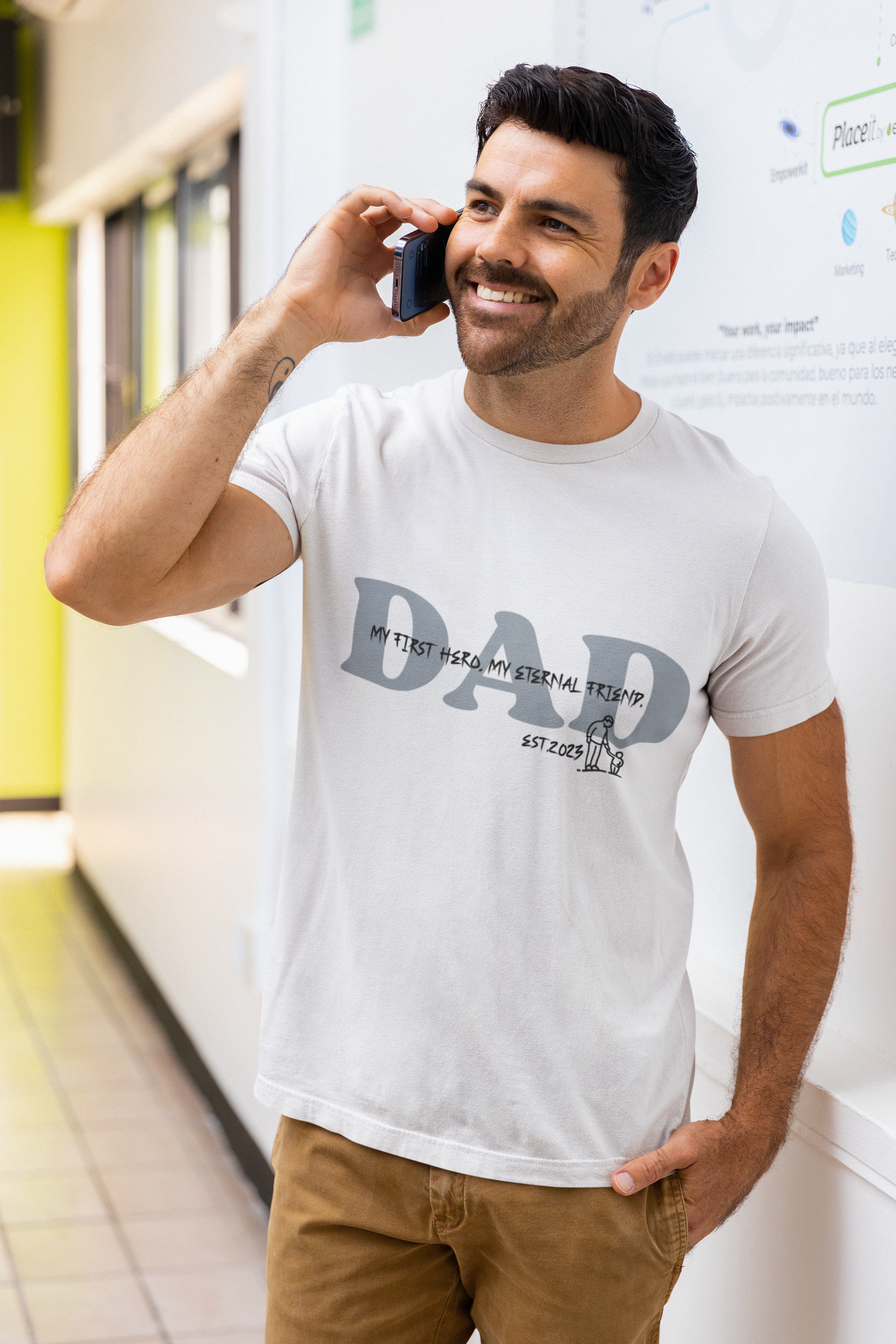 ¡Descubre nuestra icónica camiseta "Padre: mi primer héroe, mi eterno amigo" diseñada para destacar en tu armario! "Camiseta 'Padre: mi primer héroe, mi eterno amigo'