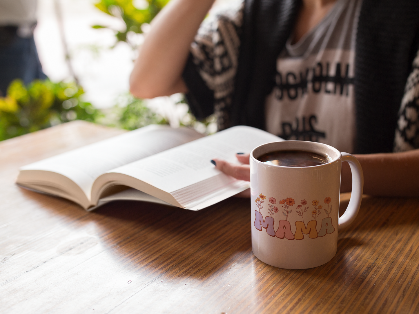 "¿Buscas una forma única de sorprender a mamá o a la abuela? ¡Nuestras tazas son el regalo perfecto para expresar tu amor y aprecio!