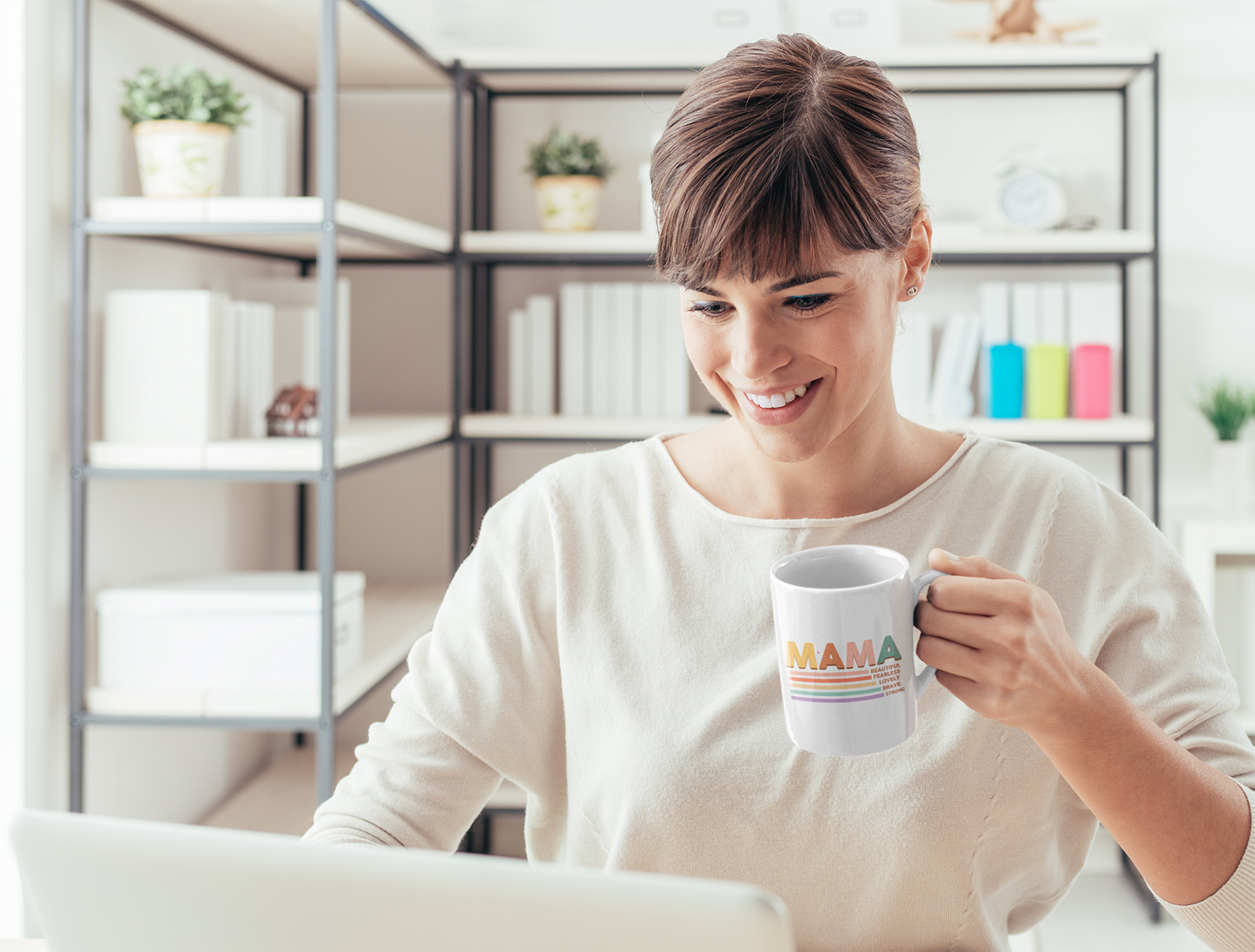 ¿Buscas el regalo perfecto para Mamá? ¡Descubre nuestra Taza "Mamá, mi eterna inspiración"!